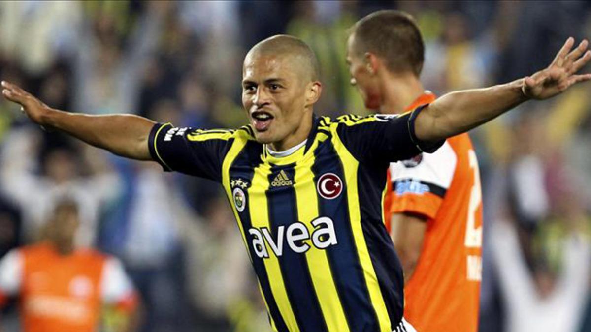 Fenerbah&ccedil;e'nin efsanesi Alex'ten teknik direkt&ouml;rl&uuml;k kararı