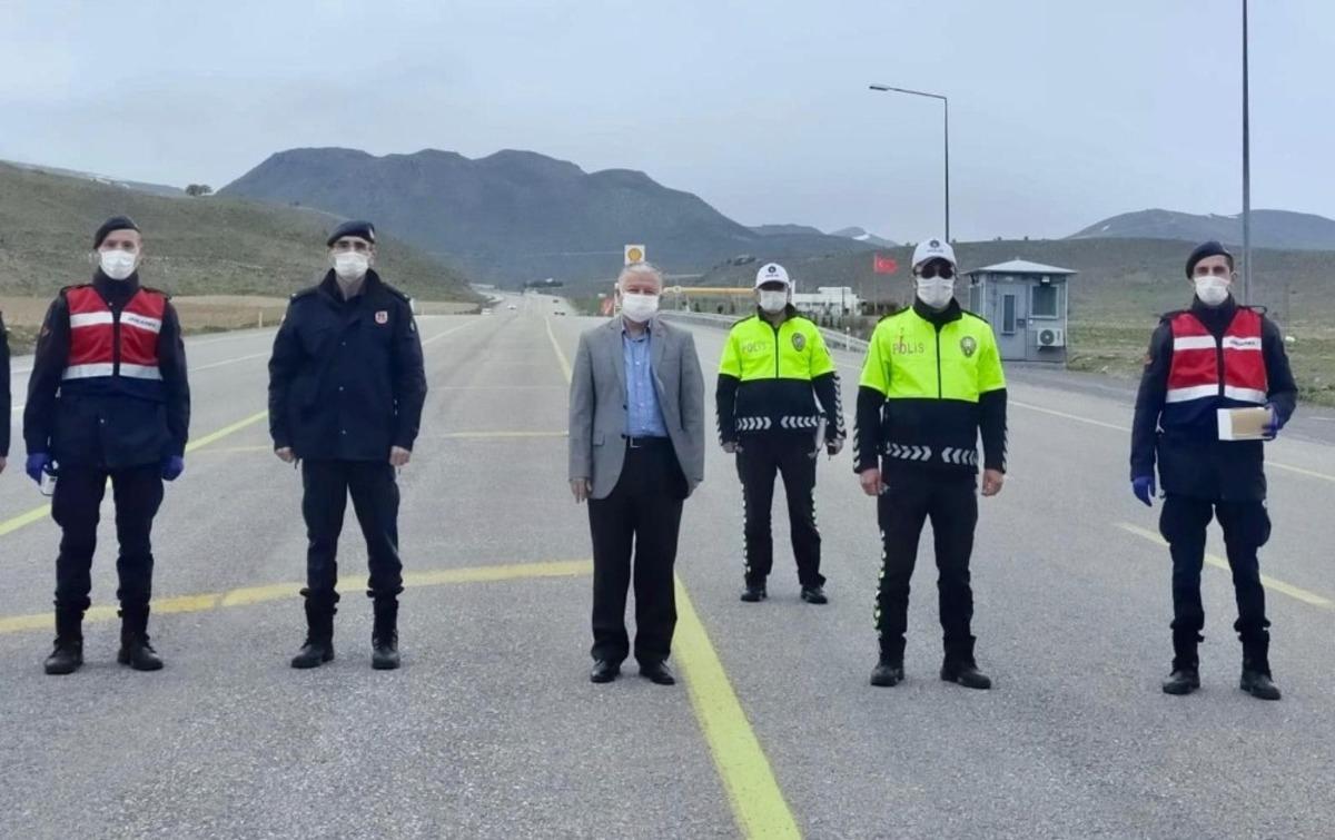 Kaymakam Duru, "G&uuml;zel g&uuml;nler i&ccedil;in evde kalmaya devam edelim"