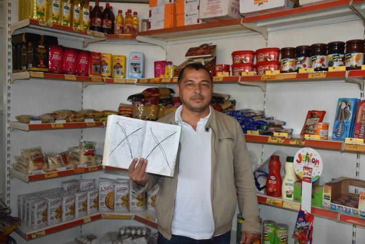 ‘Bir çay söyler misin’ dedi ve mahallenin bakkal borcunu sıfırladı G3