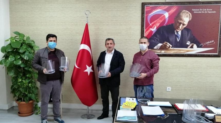 Çorlu’da vefa destek grubunun siperlik maskeleri öğretmenlerden