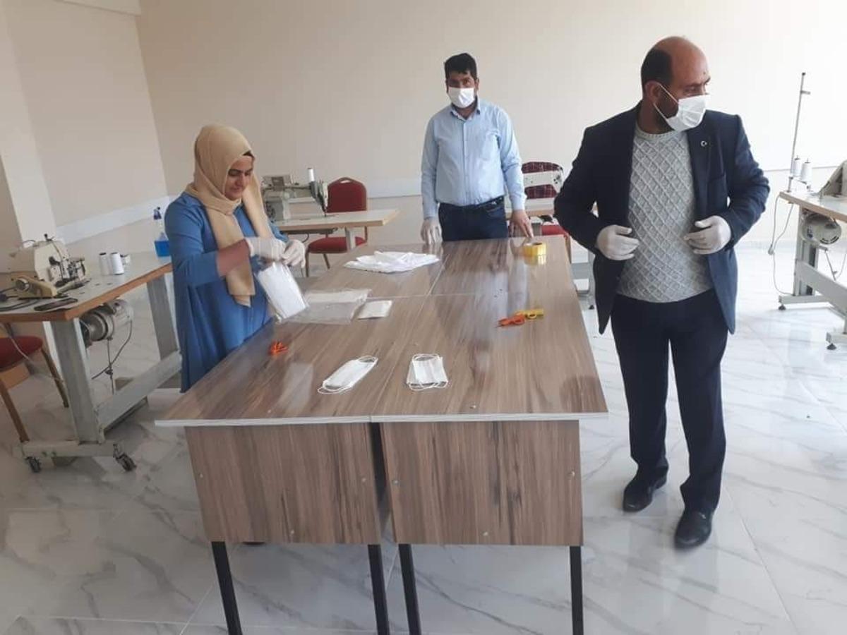 G&uuml;roymak&rsquo;ta maske &uuml;retimi