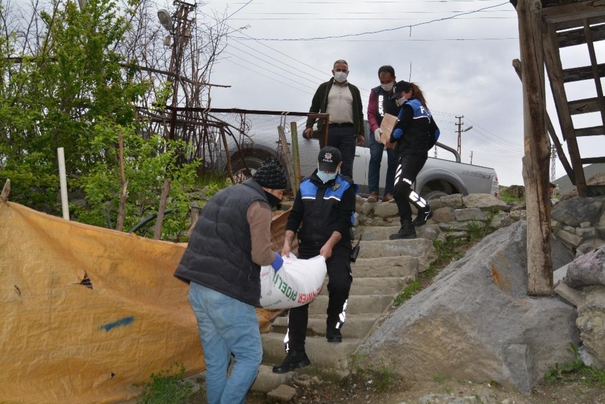 Vefa Sosyal Destek Grubu yardımlarını s&uuml;rd&uuml;r&uuml;yor
