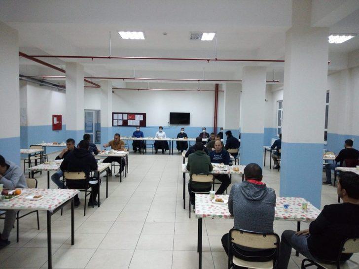 İzolasyon sürecindeki infaz koruma memurlarıyla iftar yapıldı G2