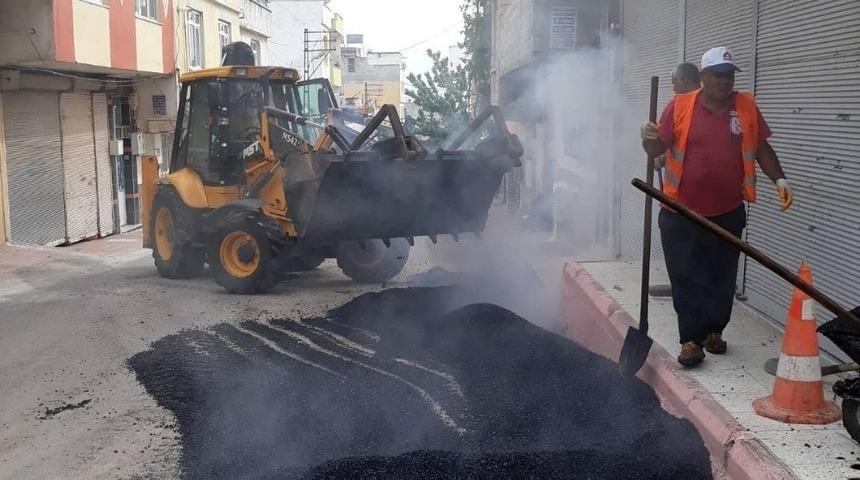 Asfalt yama &ccedil;alışmaları s&uuml;r&uuml;yor