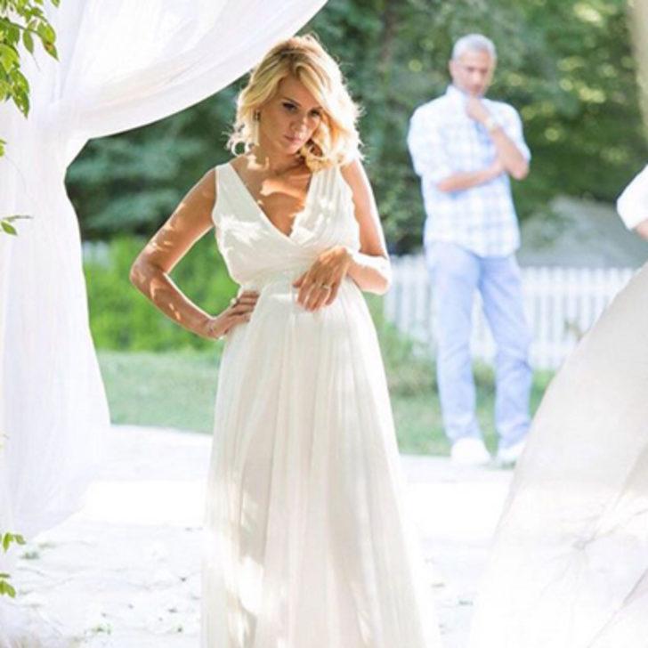 Esra Erol doğacak bebeği için gün sayıyor G2