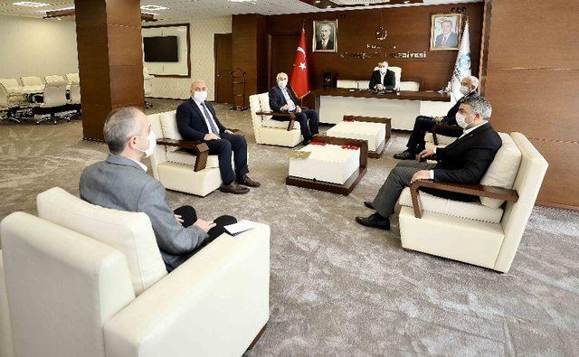 Baskan Büyükakın, ilçe belediye başkanları ile istişarede bulundu