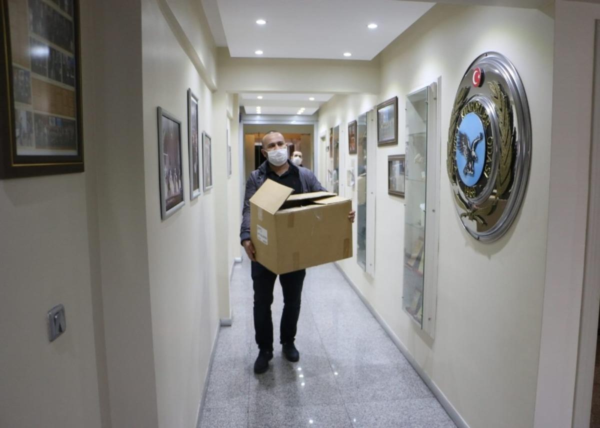 Kartal Belediyesinden kuaf&ouml;r ve berberlere maske ile dezenfekte desteği