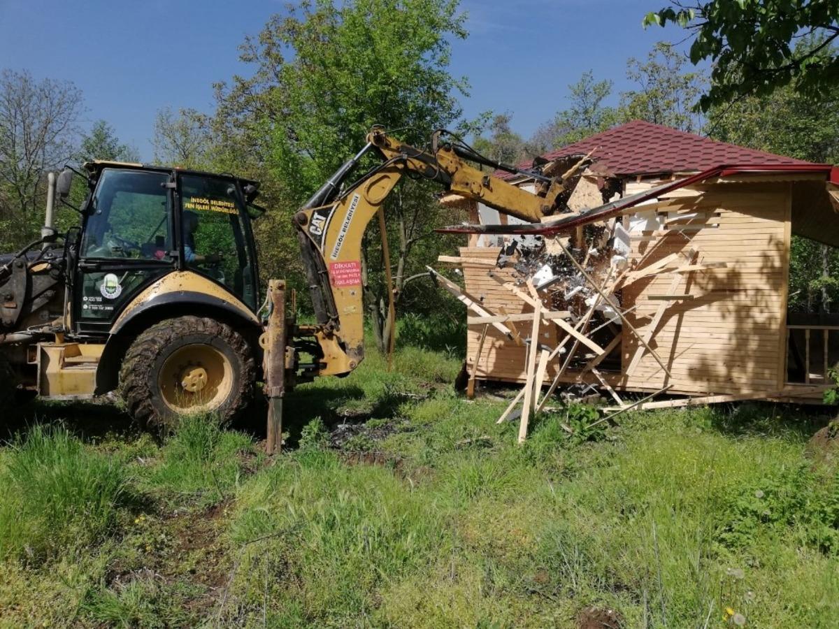 Ka&ccedil;ak yapılar bir bir ortadan kaldırılıyor