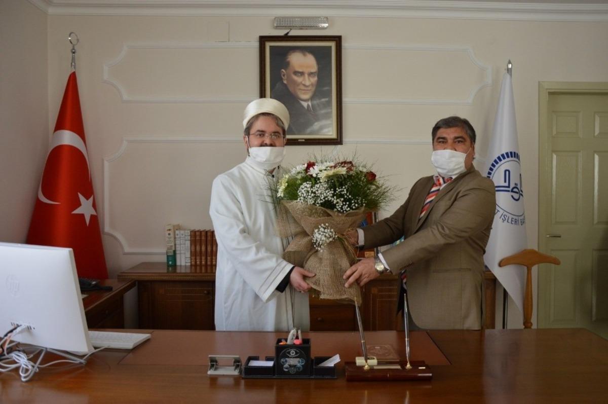 T&uuml;rkiye&rsquo;nin en gen&ccedil; m&uuml;ft&uuml;s&uuml; g&ouml;revine başladı