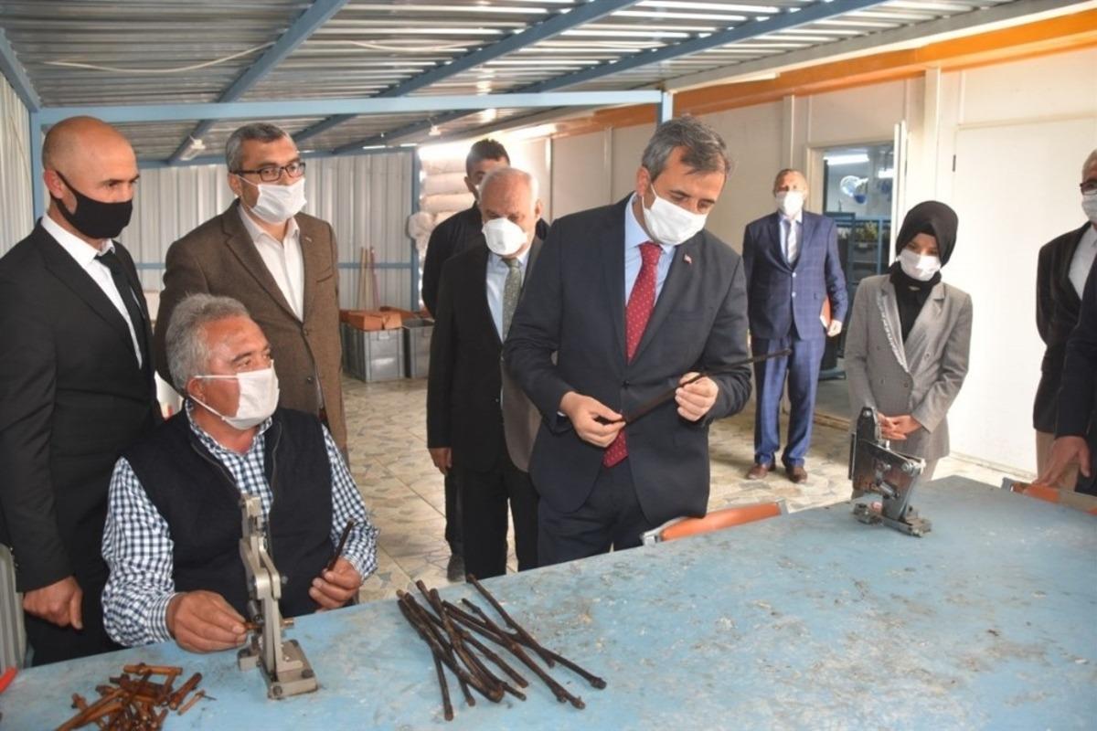 Vali Sezer Delice &Uuml;z&uuml;m &Uuml;reticileri Birliği &Uuml;retim Tesisini ziyaret etti