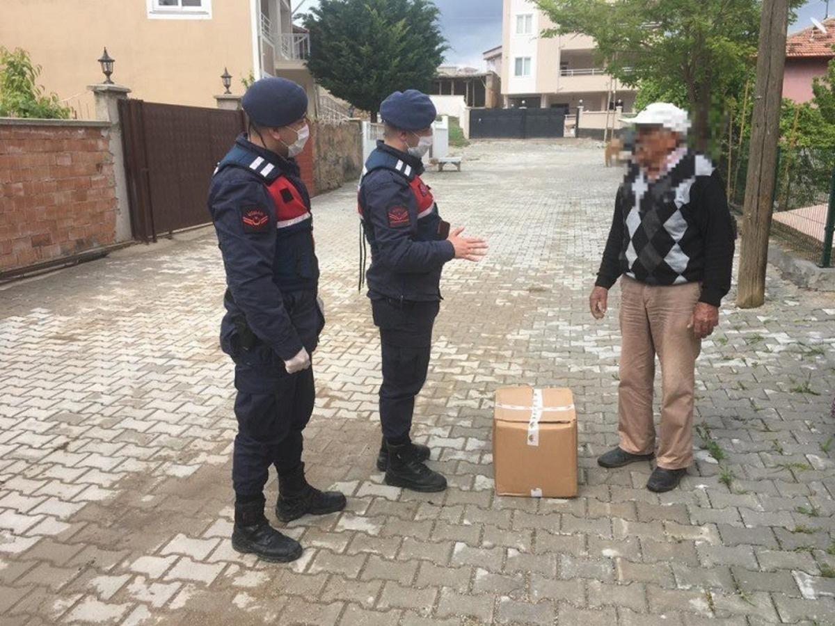 İhtiya&ccedil; sahiplerine gıda yardımı