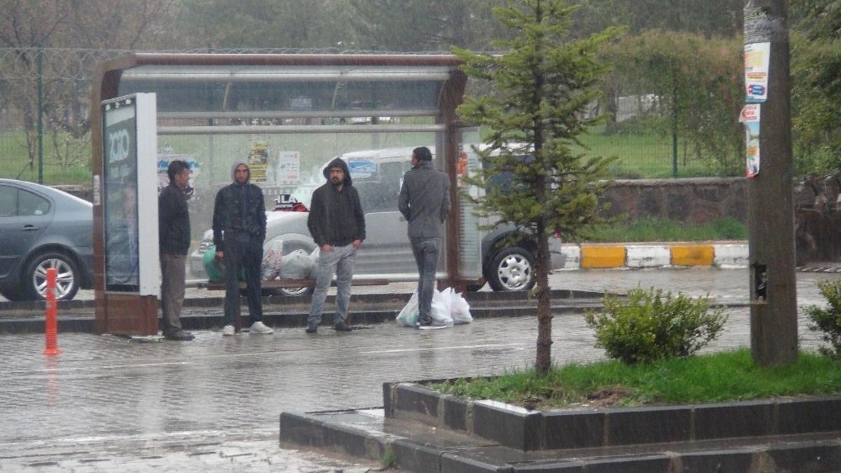 Ahlat&rsquo;ta şiddetli yağış etkili oldu