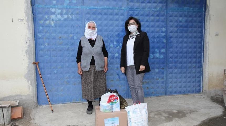 Nazire teyzenin yardımına Başkan Şahiner koştu