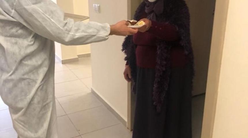 Kadayıfçı Sıtkı Usta karantinadaki vatandaşları unutmadı