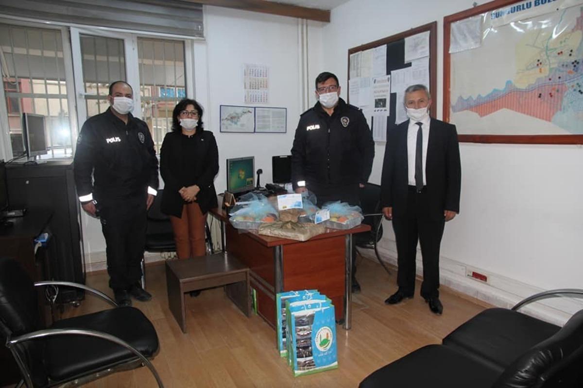 N&ouml;betteki kamu personeline ikramda bulundular