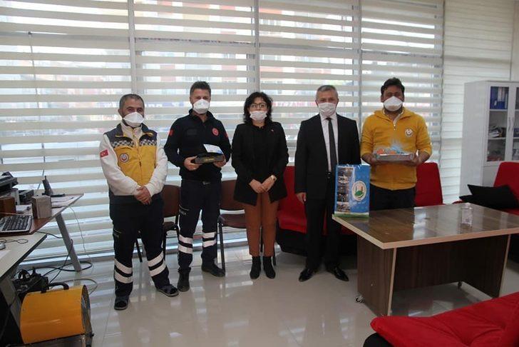 Nöbetteki kamu personeline ikramda bulundular G3