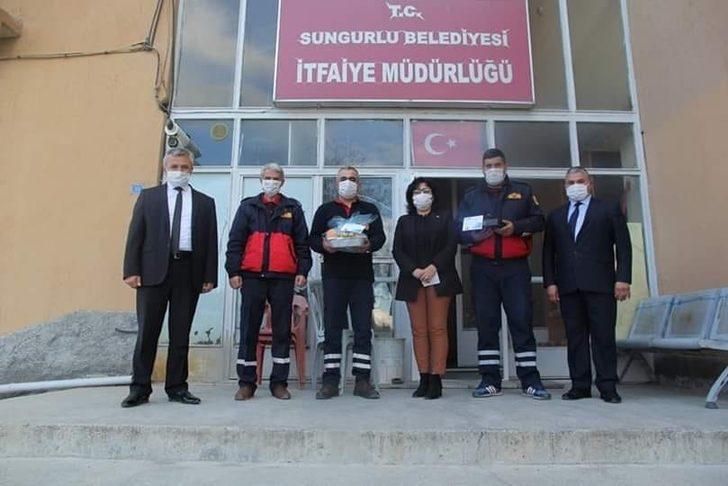 Nöbetteki kamu personeline ikramda bulundular G4