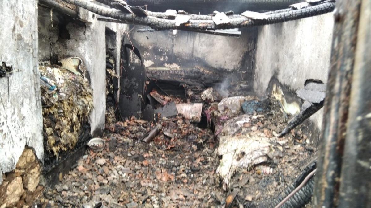 Yangında ev k&uuml;le d&ouml;nd&uuml;