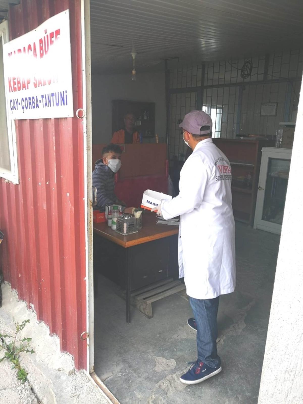 Mut&rsquo;ta sanayi esnafına maske dağıtıldı