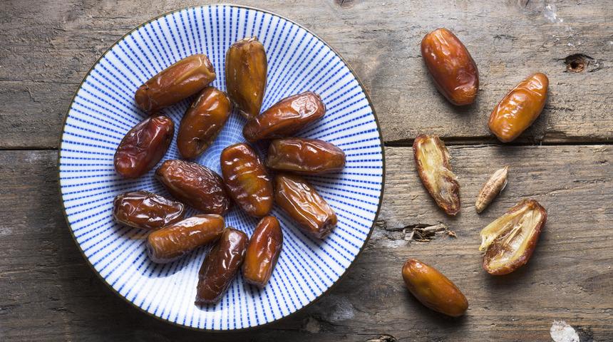 Uzmanlar şiddetle &ouml;neriyor! İşte hurmanın hi&ccedil; bilinmeyen faydaları...