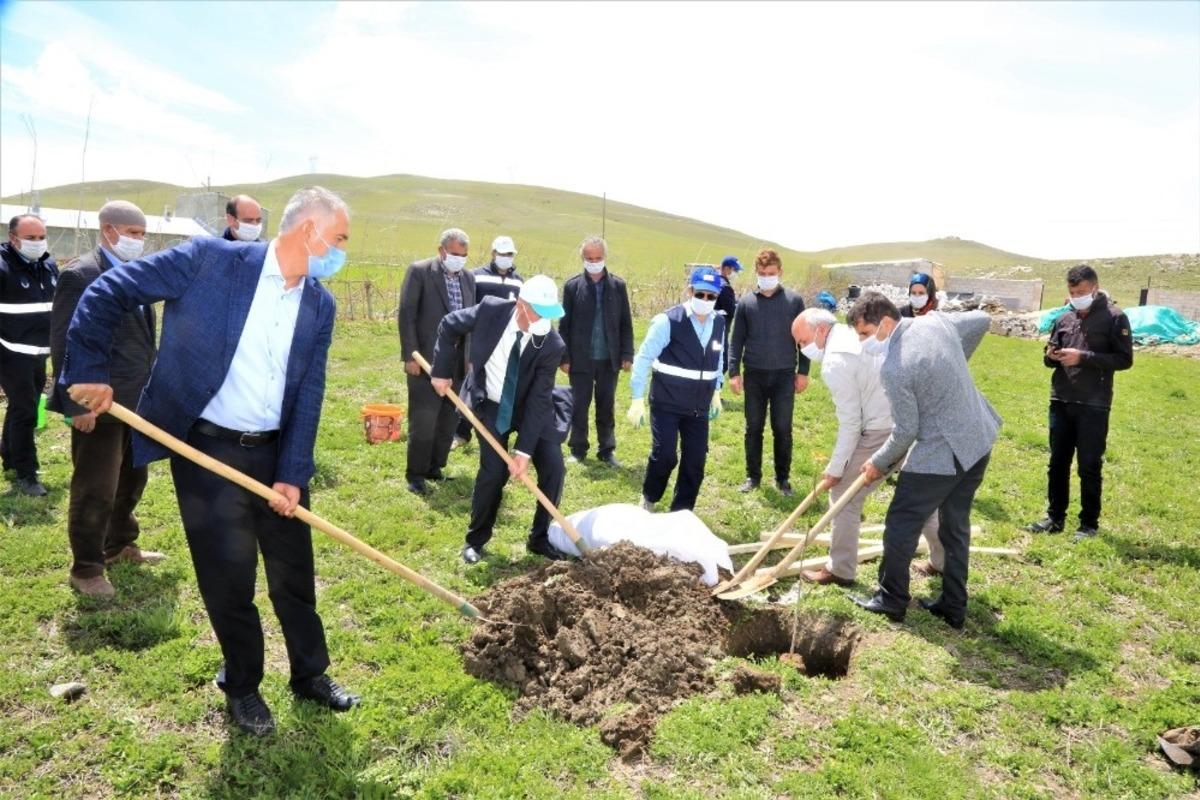 Tuşba Belediyesinden &lsquo;Model Ceviz Bah&ccedil;esi&rsquo; projesi