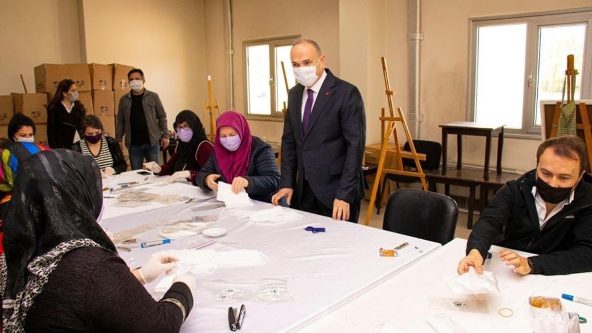 D&uuml;zce&rsquo;de Belediyesinin hedefi 1 milyon maske &uuml;retmek
