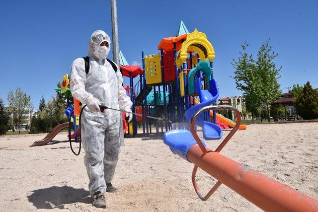 Selçuklu’da çocuk parkları yeniden dezenfekte ediliyor