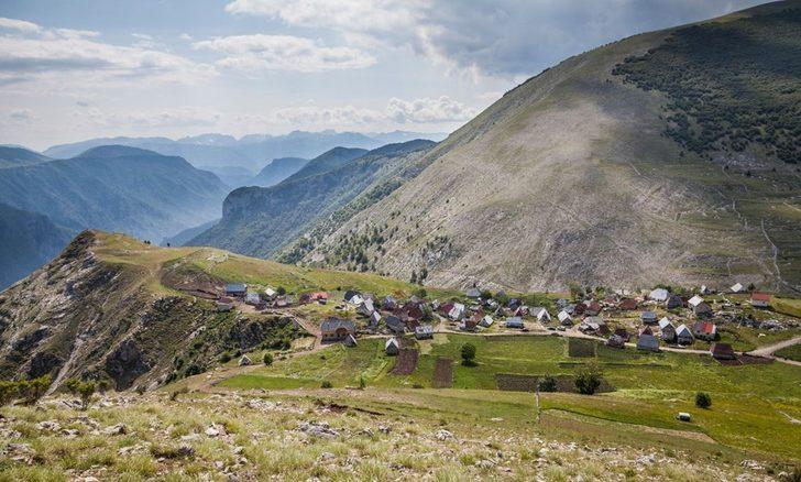 Sadece 20 kişinin yaşadığı Lukomir Köyü'nde her şeyden uzak sakin bir hayat yaşıyorlar G1