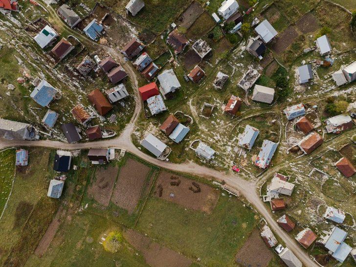 Sadece 20 kişinin yaşadığı Lukomir Köyü'nde her şeyden uzak sakin bir hayat yaşıyorlar G4