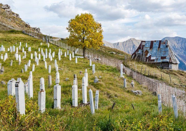 Sadece 20 kişinin yaşadığı Lukomir Köyü'nde her şeyden uzak sakin bir hayat yaşıyorlar G5