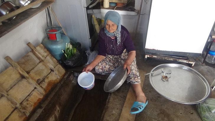 Venedik'i andıran köyde evlerin altından su akıyor G1