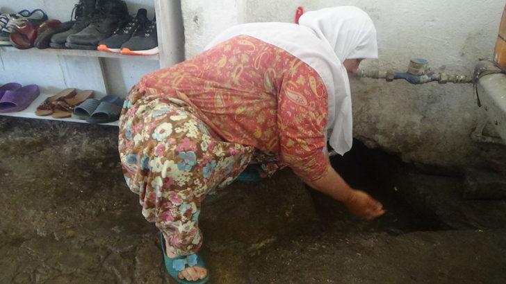 Venedik'i andıran köyde evlerin altından su akıyor G3