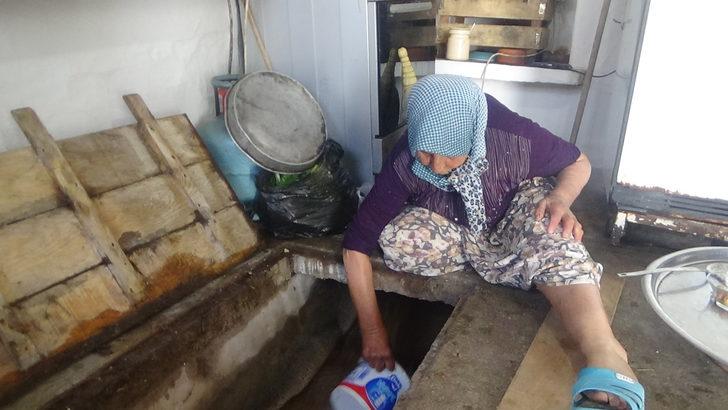 Venedik'i andıran köyde evlerin altından su akıyor G4