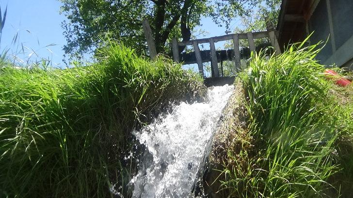 Venedik'i andıran köyde evlerin altından su akıyor G5