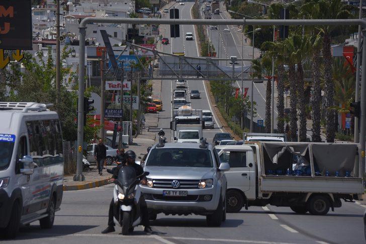 Bugün Bodrum! Kısıtlama kalktı, binlerce araç şehre giriş yaptı G2