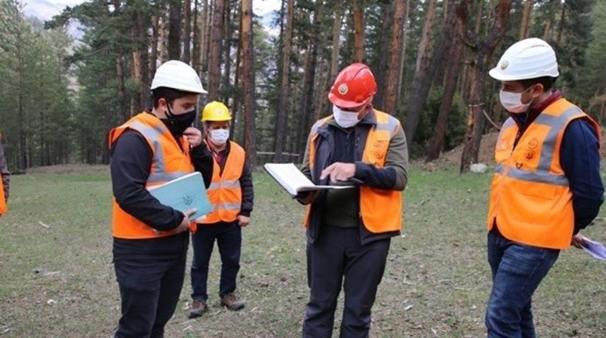 Uzundere ormanlarında eğitim &ccedil;alışması