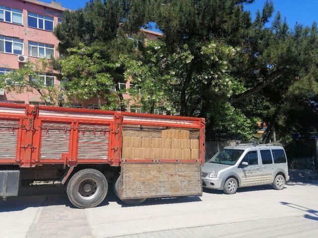 Hayırsever iş adamından 500 kolilik erzak yardımı