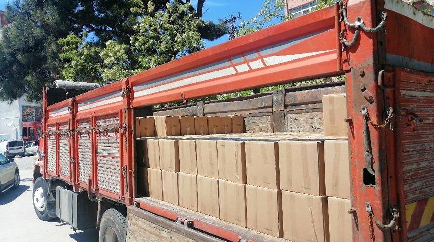 Hayırsever iş adamından 500 kolilik erzak yardımı