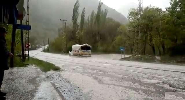 Hakkari’de dolu yağışı