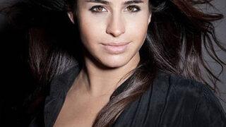 Büşra Pekin şarkıcı oluyor