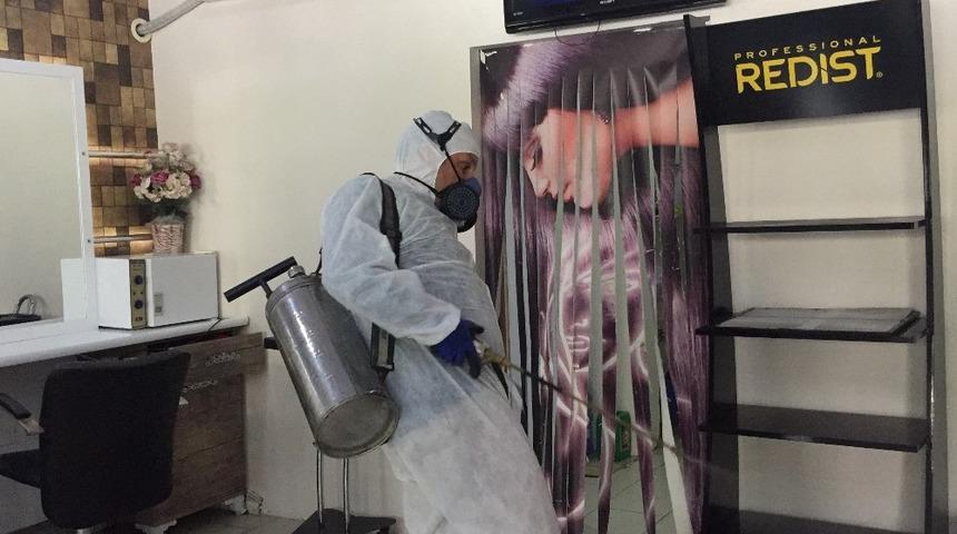 11 Mayıs&rsquo;ta a&ccedil;ılacak berber ve kuaf&ouml;r salonları dezenfekte edildi