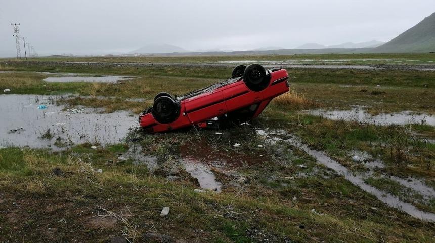 Otomobil takla attı: 2 yaralı