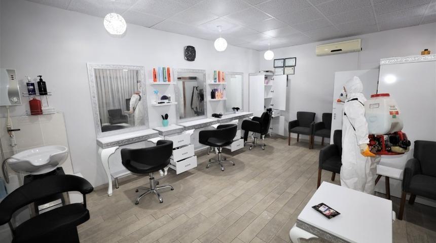 Başiskele&rsquo;de berber ve kuaf&ouml;r salonları dezenfekte ediliyor