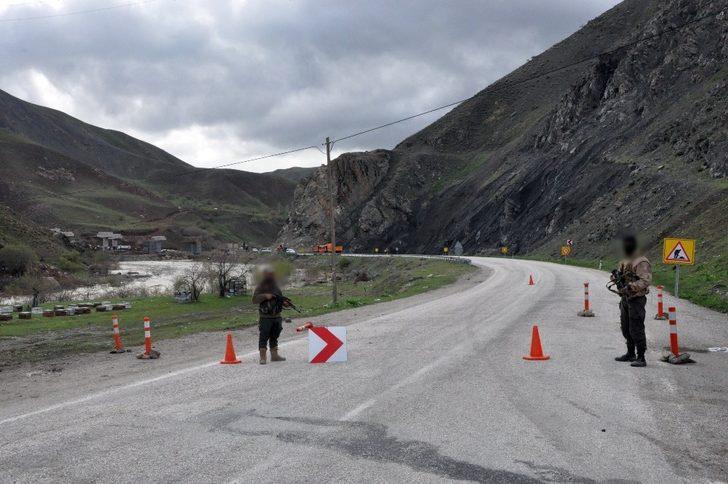 Yüksekova-Van karayolu heyelandan dolayı 5 gündür kapalı G5