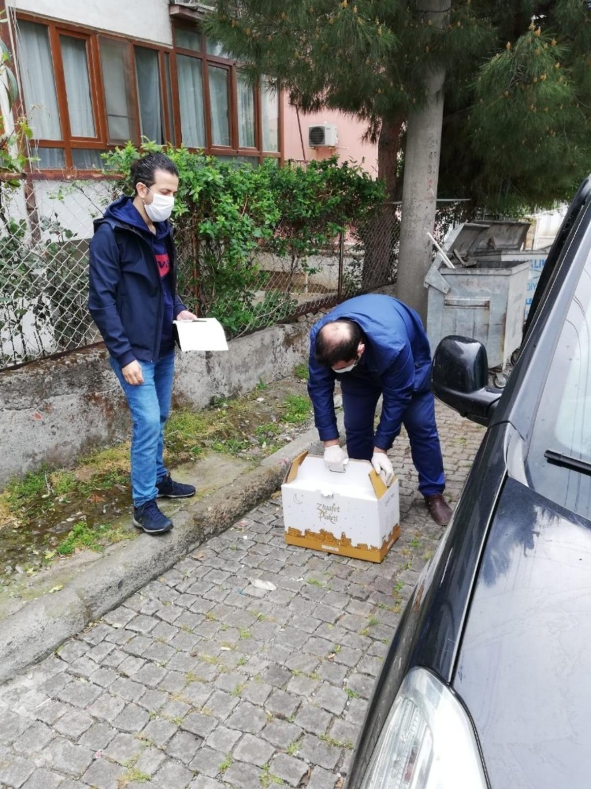 Ayvalık&rsquo;ta Mehmet Akif Ersoy Ortaokulu&rsquo;ndan destek kampanyası