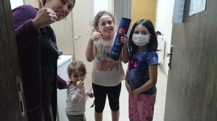 Çocuklara satranç takımı hediye edildi