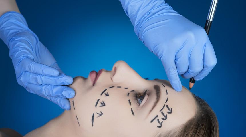 Y&uuml;z germe ile gen&ccedil;lik ışıltısı