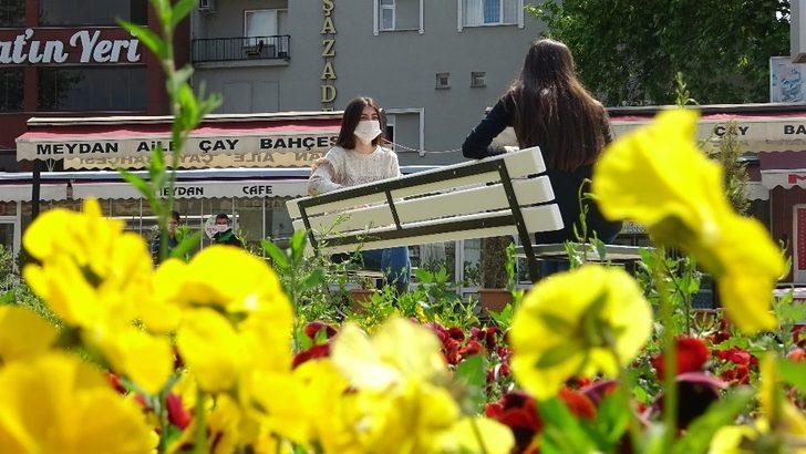 Koronavirüse karşı sosyal mesafeli bank ürettiler! G4