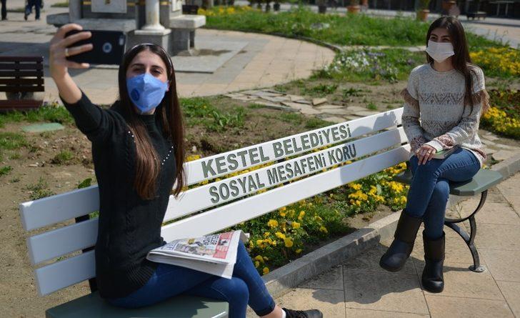 Koronavirüse karşı sosyal mesafeli bank ürettiler! G1