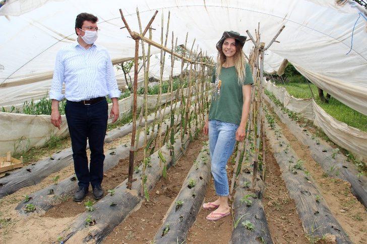 Büyükşehirden kaçıp döndüğü köyünde organik üretim yapıyor G2